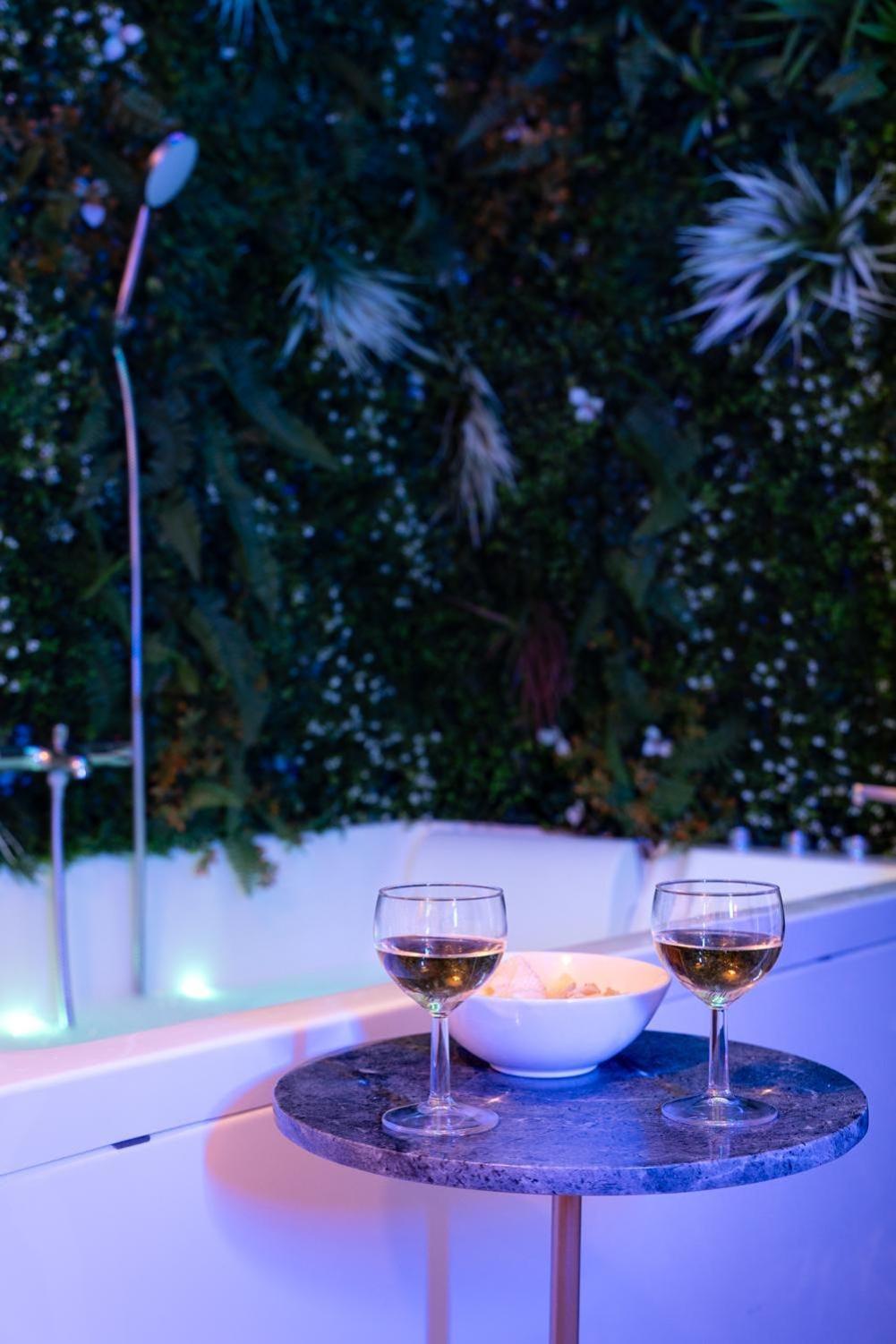 Cozy Jacuzzi Chartrons *
