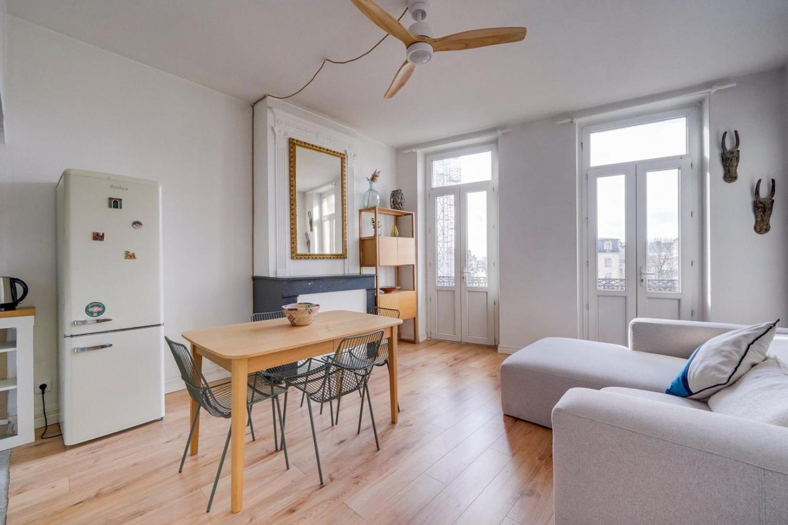 Tres A Apartment