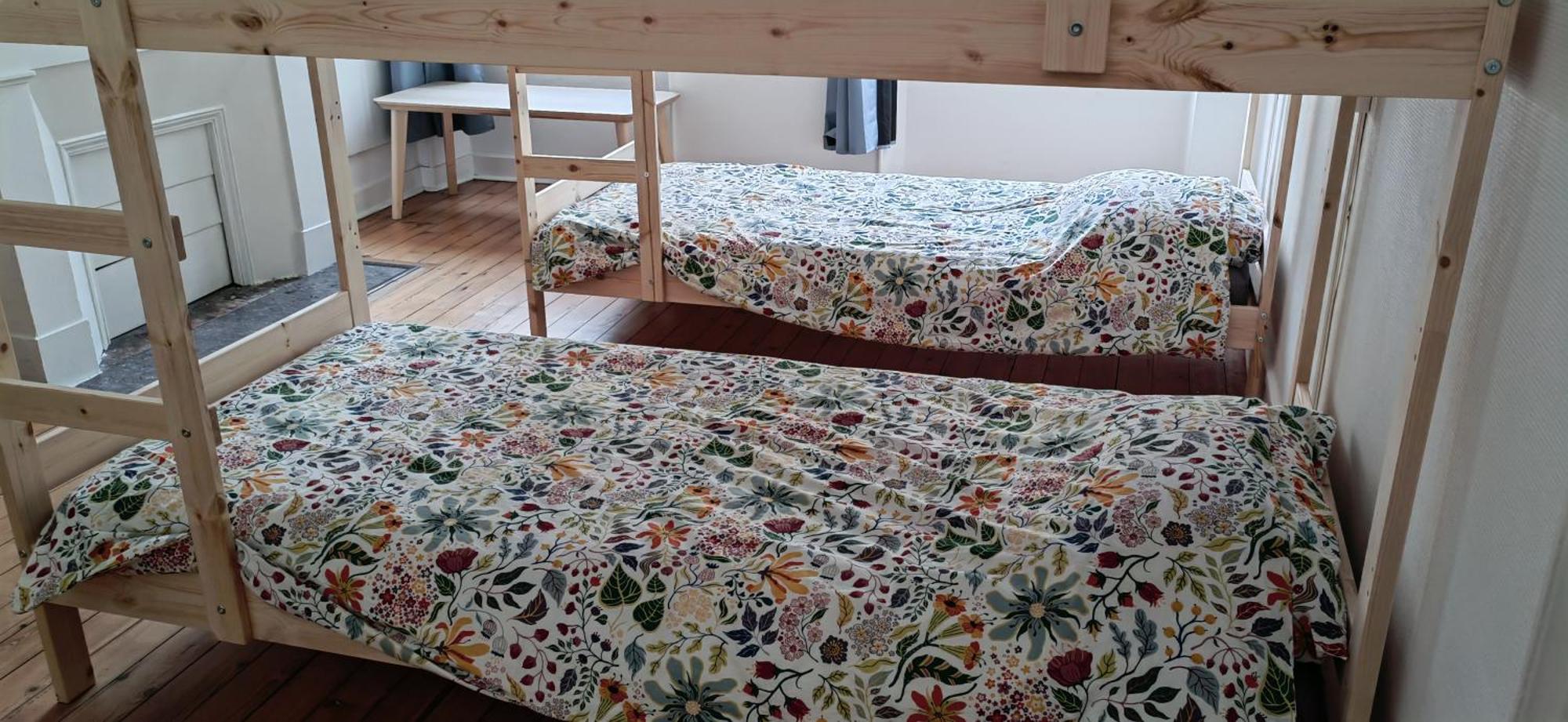 Bed In 6-beds Women Le Jardin Cafe * Bordeaux