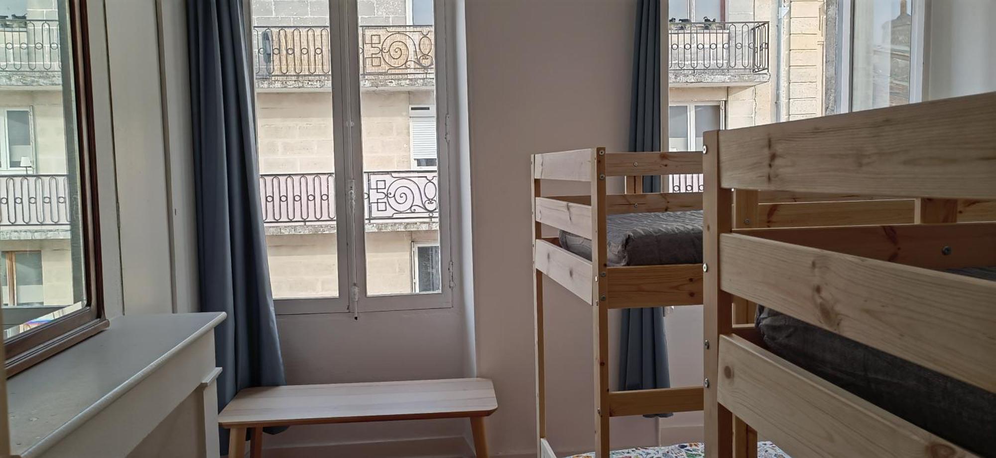 Bed In 6-beds Women Le Jardin Cafe Hostel Bordeaux