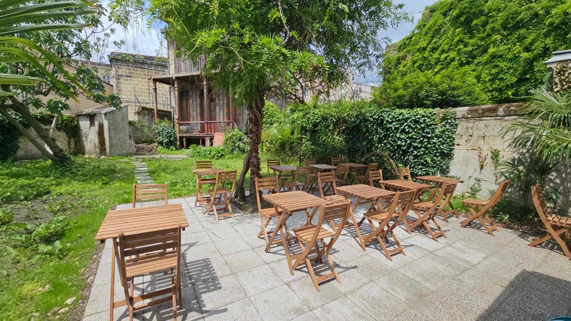 Bed In 6-beds Women Le Jardin Cafe * Bordeaux