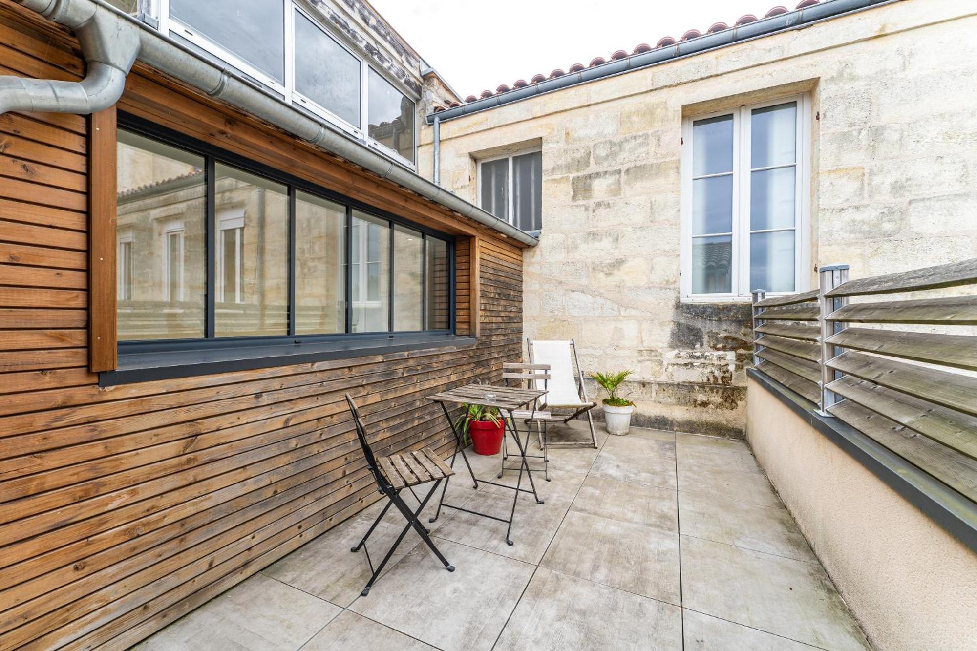 Superbe Avec Terrasse En Centre *