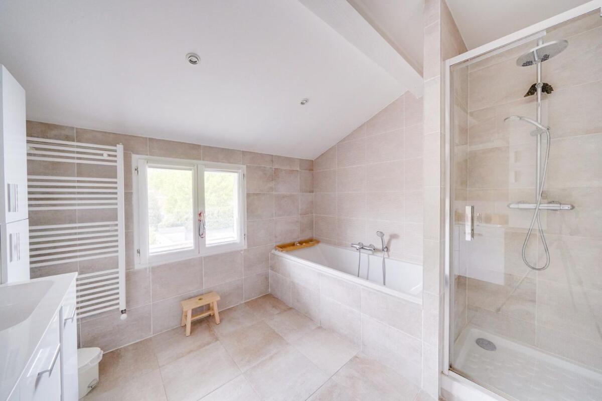 Maison Familiale Climatisee Avec Piscine Villa