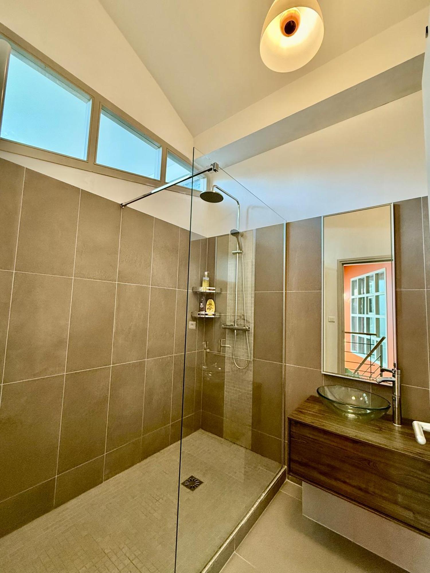 Maison Independante Stylee Climatisee 98m2 Centre *