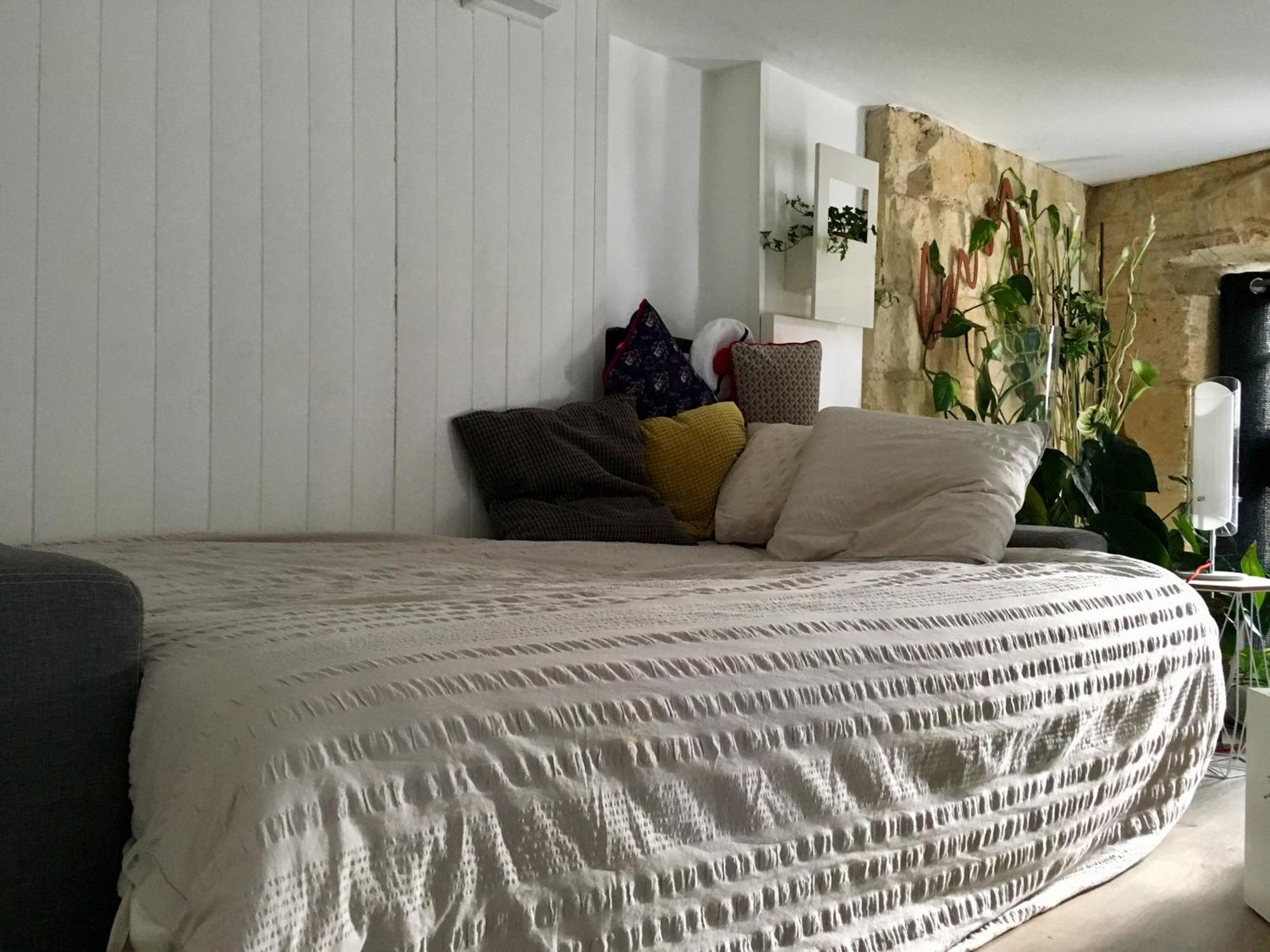 Canape-lit Men Only Lgbt 18e Proche Centre Homestay
