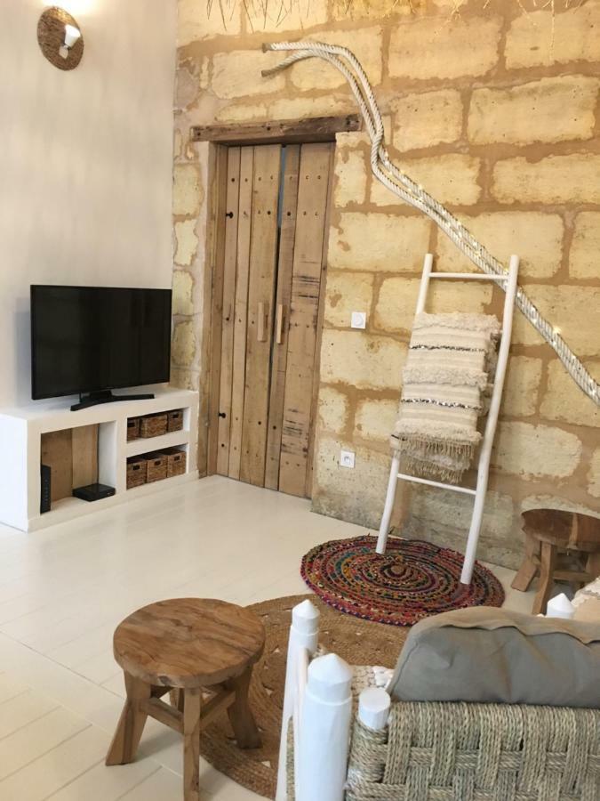 Mirmont Greek Style Apartment *