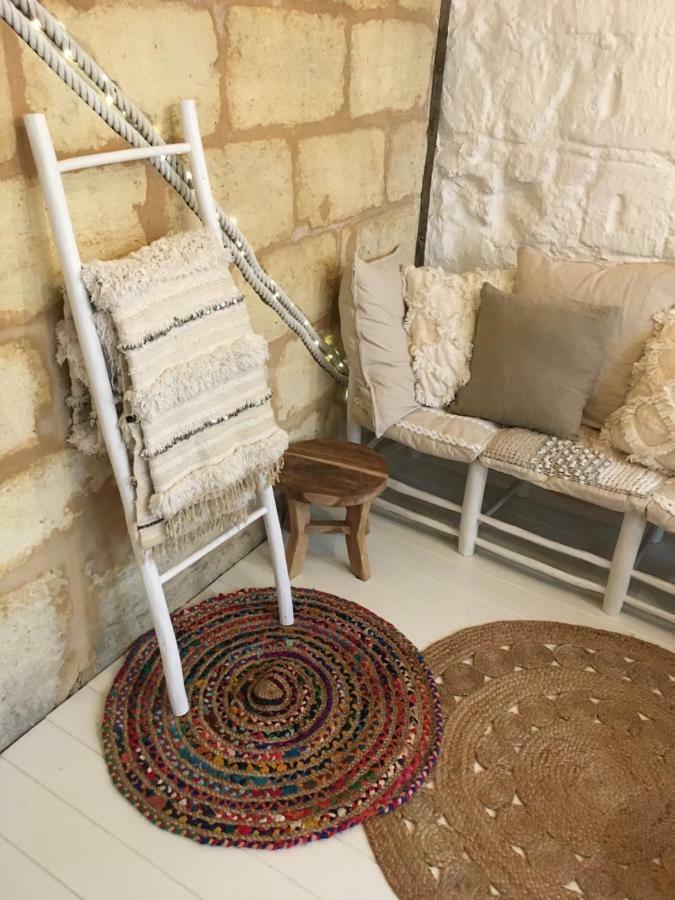 Mirmont Greek Style Apartment