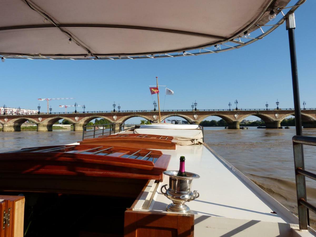 Botel Barge Tango