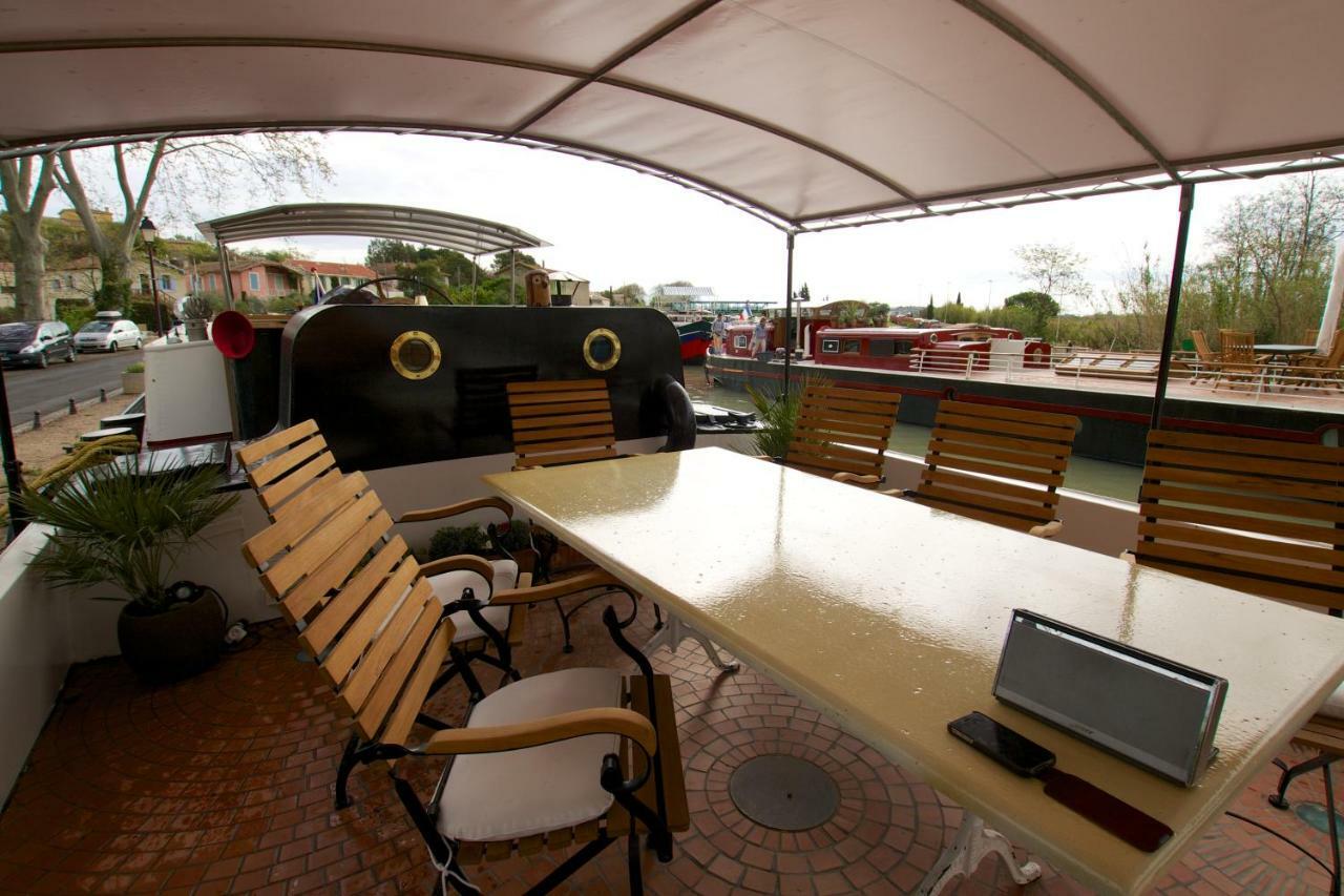 Barge Tango Botel *